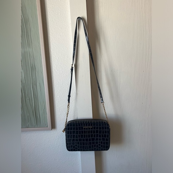 Michael Kors Black Ginny embossed leather camera bag - Picture 2 of 11